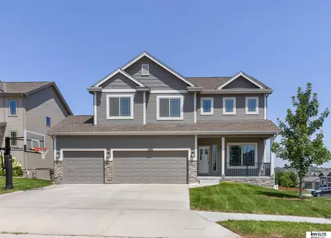 18606 Willow St, Omaha, NE 68136