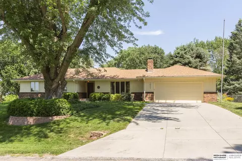 10707 N 50 Ave, Omaha, NE 68152