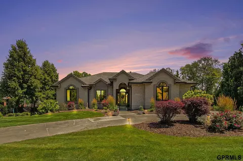 18401 Poppleton Cir, Omaha, NE 68130