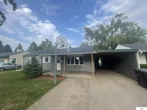 3015 S 38th Ave, Omaha, NE 68105