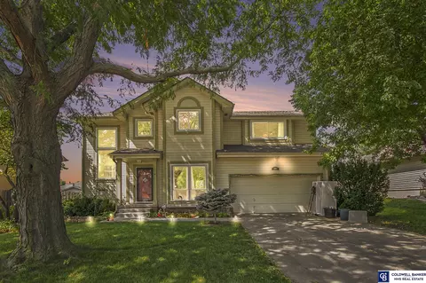 2009 Eagle Ridge Dr, Papillion, NE 68133