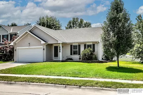2917 Arrowhead Ln, Bellevue, NE 68123