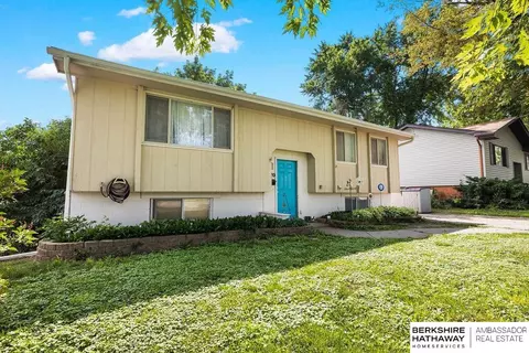 7820 Terry Dr, La Vista, NE 68128