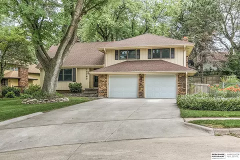 13763 Poppleton Cir, Omaha, NE 68144