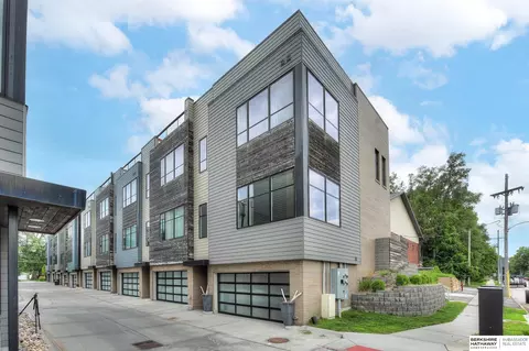 1059 Johnston Plz, Omaha, NE 68108
