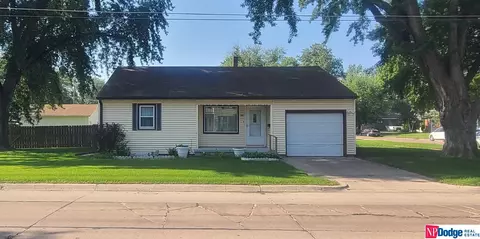 745 W 16th St, Fremont, NE 68025