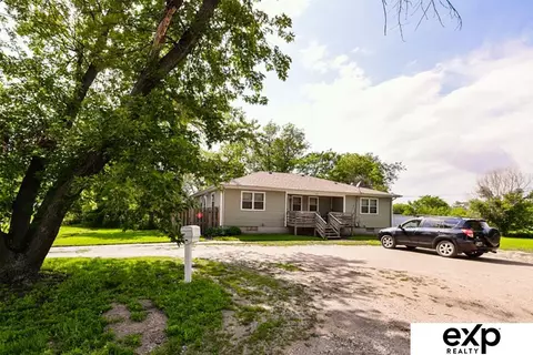 1046 W 8th St, Fremont, NE 68025