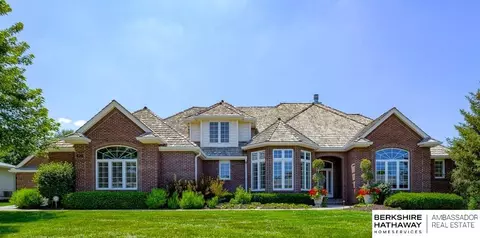 820 N 132 Ave, Omaha, NE 68154