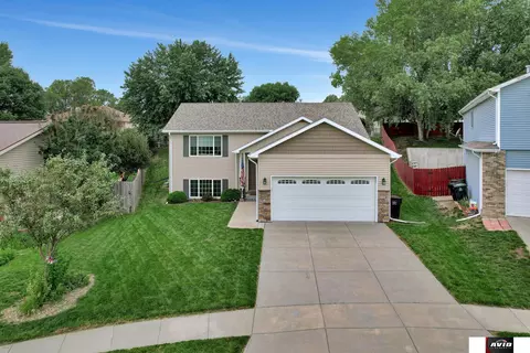 5017 NW Pemberly Ln, Lincoln, NE 68521