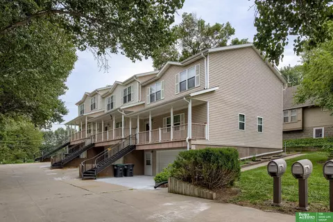 821 S 42 St #123, Omaha, NE 68105
