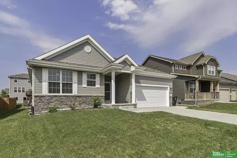 8008 N 172nd St, Bennington, NE 68007