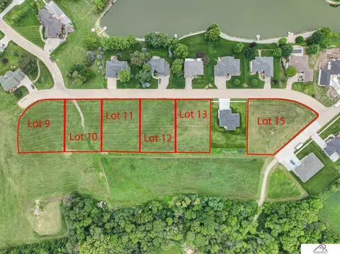 1055 Lakeshore Dr, Crete, NE 68333