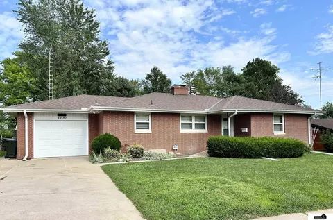 2200 S 61 St, Lincoln, NE 68506