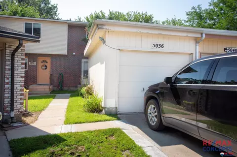 5036 Southwood Cir, Lincoln, NE 68512