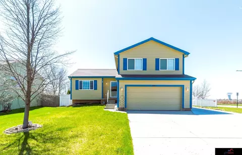 20827 Oak St, Gretna, NE 68028