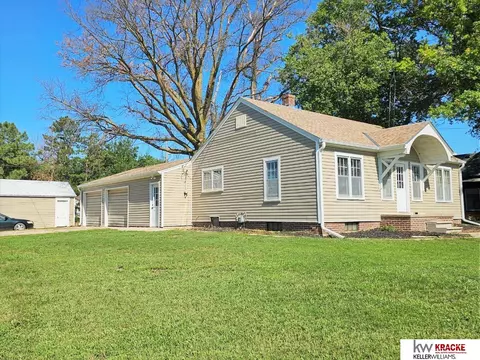 145 S Oak St, Clatonia, NE 68328