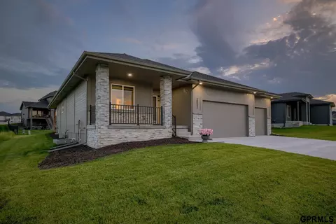 20531 Hartman Ave, Elkhorn, NE 68022