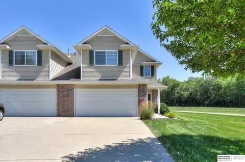 17511 Seward Plz, Omaha, NE 68118