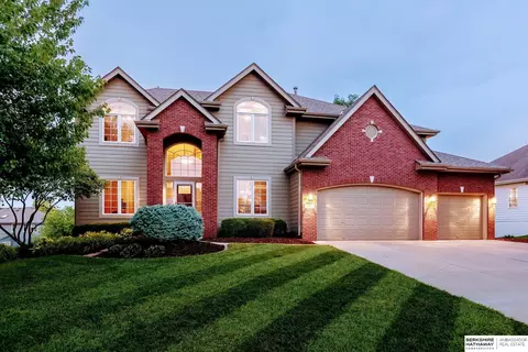 2351 Crystal Creek Dr, Papillion, NE 68046