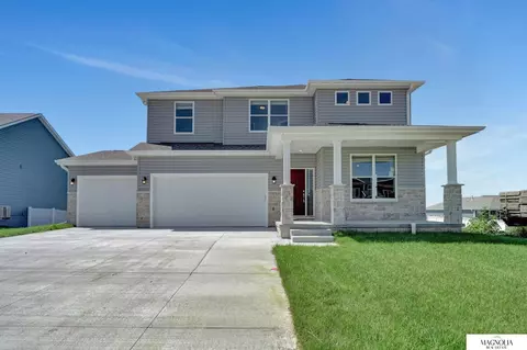 335 Kristi Ln, Hickman, NE 68372