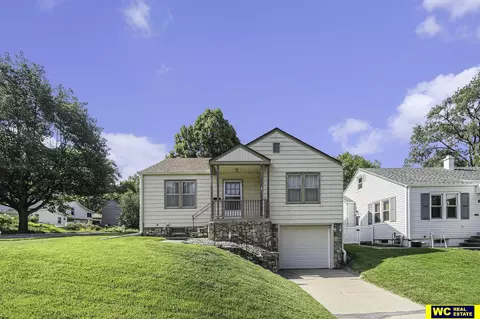 6301 Pierce St, Omaha, NE 68106