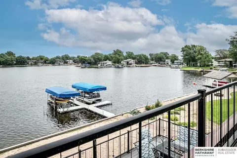 32 Spyglass Pt, Valley, NE 68064