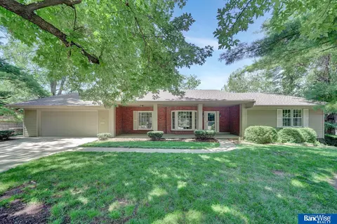 3221 Weaver Ln, Lincoln, NE 68506