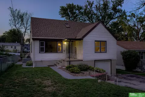5818 Manderson St, Omaha, NE 68104