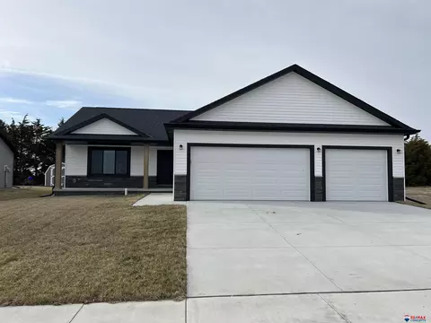 2016 E 17th St, York, NE 68467 photo 2