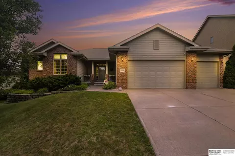 19818 Douglas Cir, Omaha, NE 68022