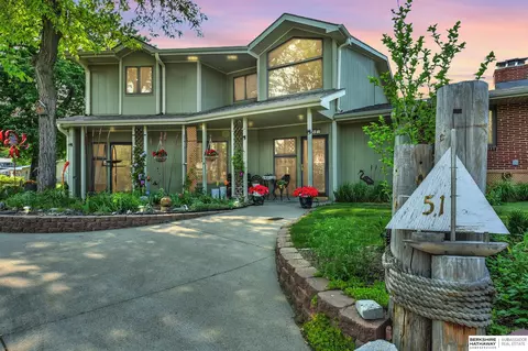 51 Carter Lake Clb, Carter Lake, IA 51510