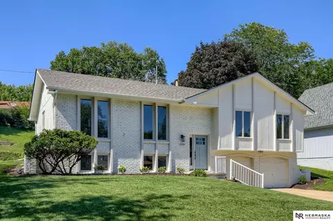 10904 Taylor St, Omaha, NE 68164