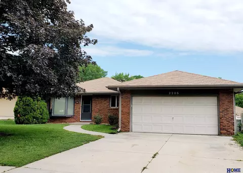 2206 Independence Dr, Lincoln, NE 68521