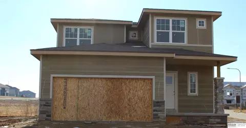 18105 Sage Cir, Omaha, NE 68136