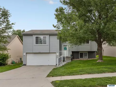 18120 Edna St, Omaha, NE 68136