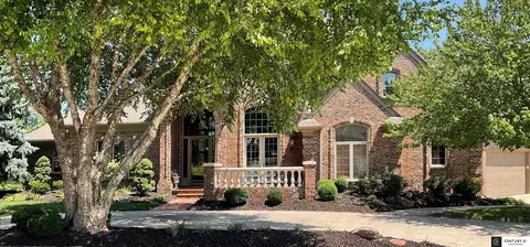 704 Bailey Dr, Papillion, NE 68046
