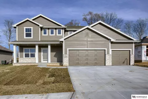 17664 Potter St, Elkhorn, NE 68007