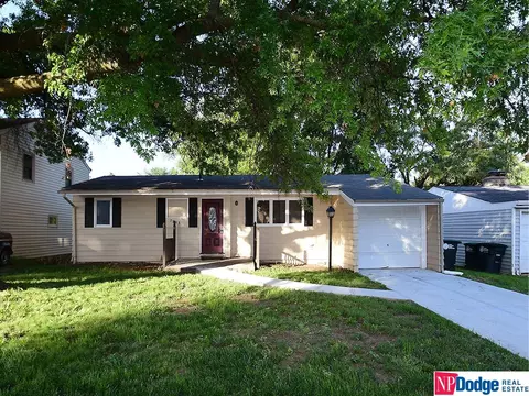 7523 Richmond Dr, Omaha, NE 68134