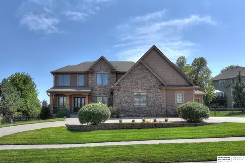 19607 Franklin St, Elkhorn, NE 68022