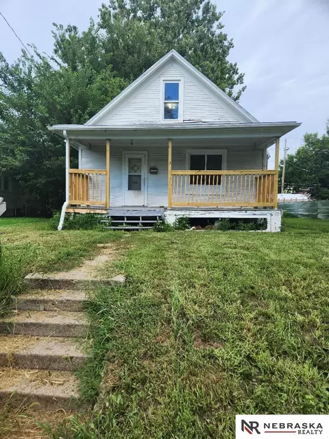 2420 Ellison Ave, Omaha, NE 68111