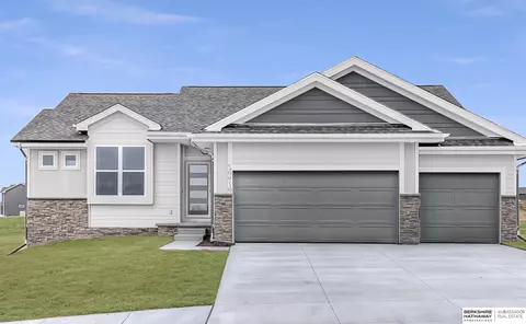 17657 Scott St, Bennington, NE 68007