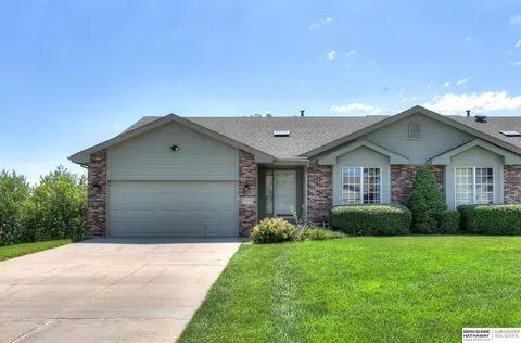 11611 Ridgeview Cir, Papillion, NE 68133