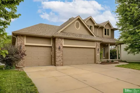 8205 S 105th St, La Vista, NE 68128