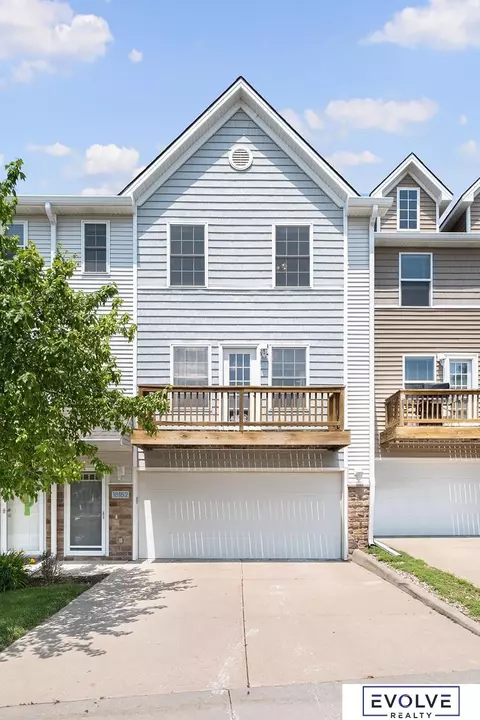 18182 Polk Plz, Omaha, NE 68135