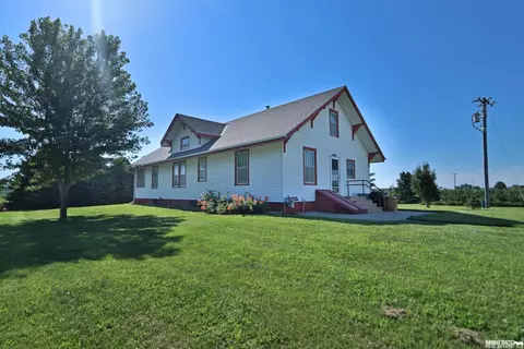 395 Locust St, Sterling, NE 68443