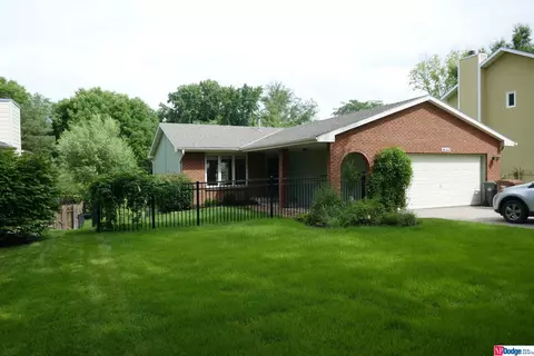 8140 Stockwell St, Lincoln, NE 68506