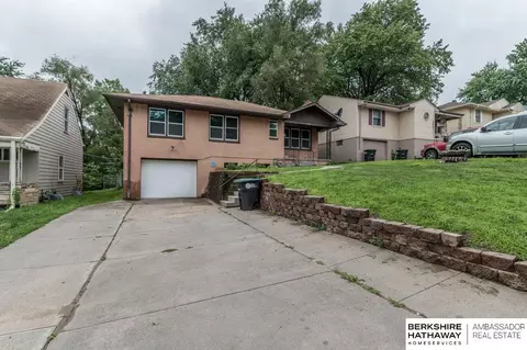 4819 Manderson St, Omaha, NE 68104