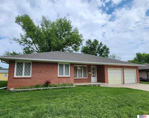 926 N 21st St, Beatrice, NE 68310 photo 2