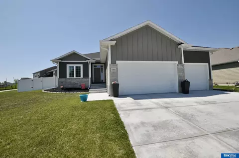 7901 Patrick Ave, Lincoln, NE 68516