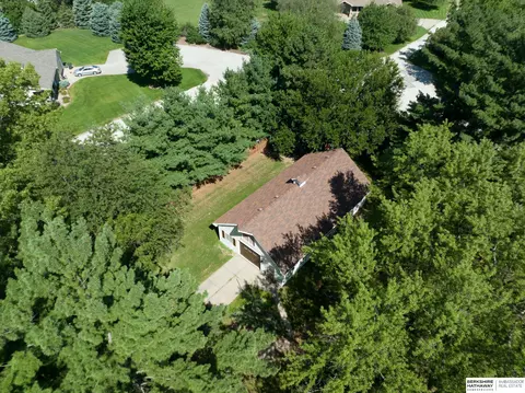 20225 High Country Cir, Bennington, NE 68007
